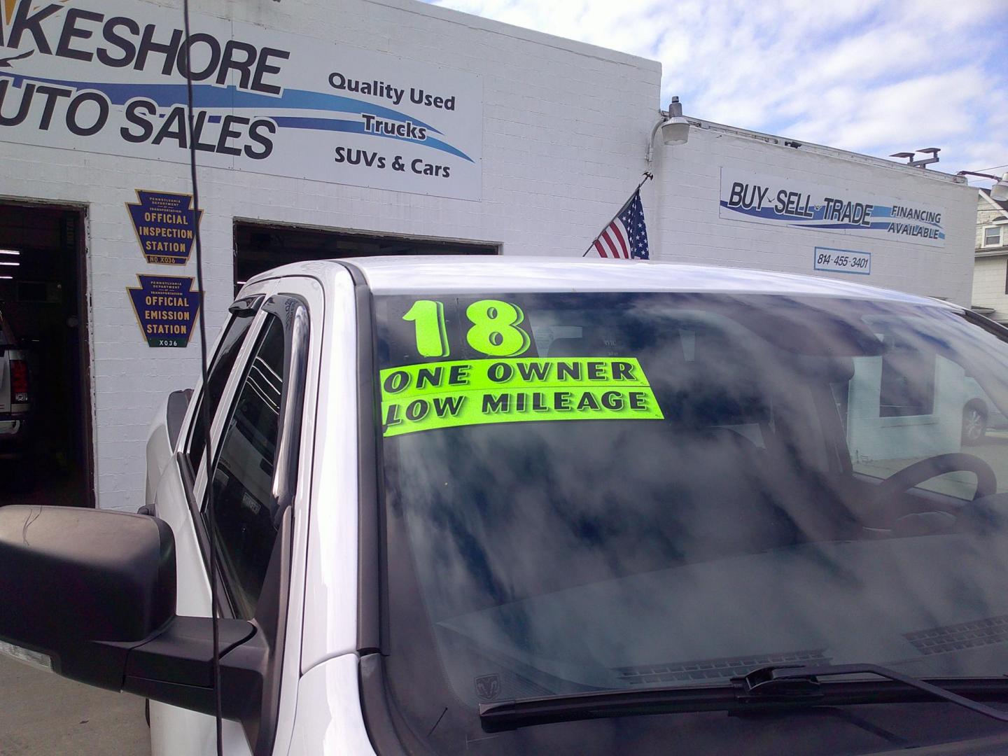 2018 Bright White /Greystone RAM 1500 Express Quad Cab (1C6RR7FT7JS) with an 5.7L V8 OHV 16V engine, 8 Automatic transmission, located at 827 W 26th Street, Erie, PA, 16508, (814) 455-3401, 42.105431, -80.090942 - Thanks for looking at our low mileage one owner accident and rust-free new arrival. This truck is in almost like new condition with lots of options including the 5.7 V-8 HEMI. four-wheel drive, back up camera, 20" chrome wheels and lots more. A full service was just completed in our service departme - Photo#2