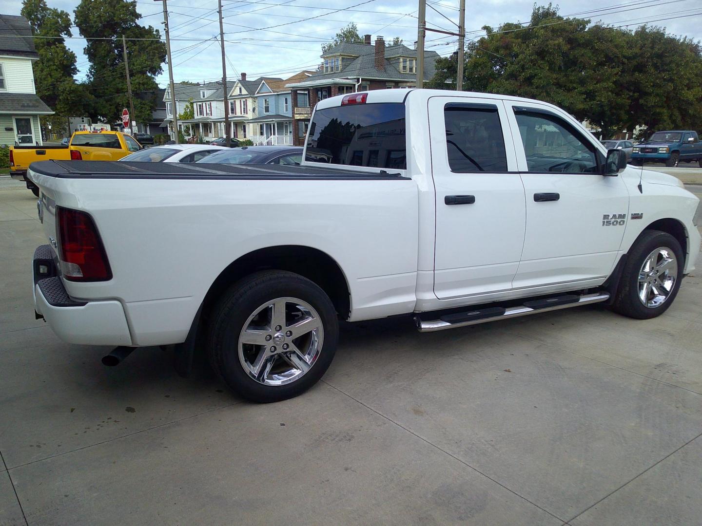 2018 Bright White /Greystone RAM 1500 Express Quad Cab (1C6RR7FT7JS) with an 5.7L V8 OHV 16V engine, 8 Automatic transmission, located at 827 W 26th Street, Erie, PA, 16508, (814) 455-3401, 42.105431, -80.090942 - Thanks for looking at our low mileage one owner accident and rust-free new arrival. This truck is in almost like new condition with lots of options including the 5.7 V-8 HEMI. four-wheel drive, back up camera, 20" chrome wheels and lots more. A full service was just completed in our service departme - Photo#3