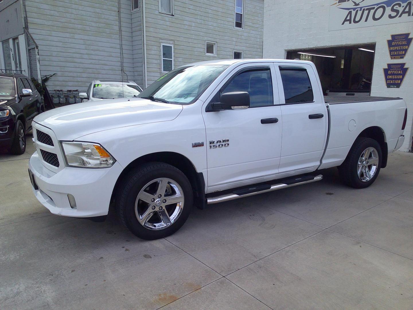 2018 Bright White /Greystone RAM 1500 Express Quad Cab (1C6RR7FT7JS) with an 5.7L V8 OHV 16V engine, 8 Automatic transmission, located at 827 W 26th Street, Erie, PA, 16508, (814) 455-3401, 42.105431, -80.090942 - Photo#6