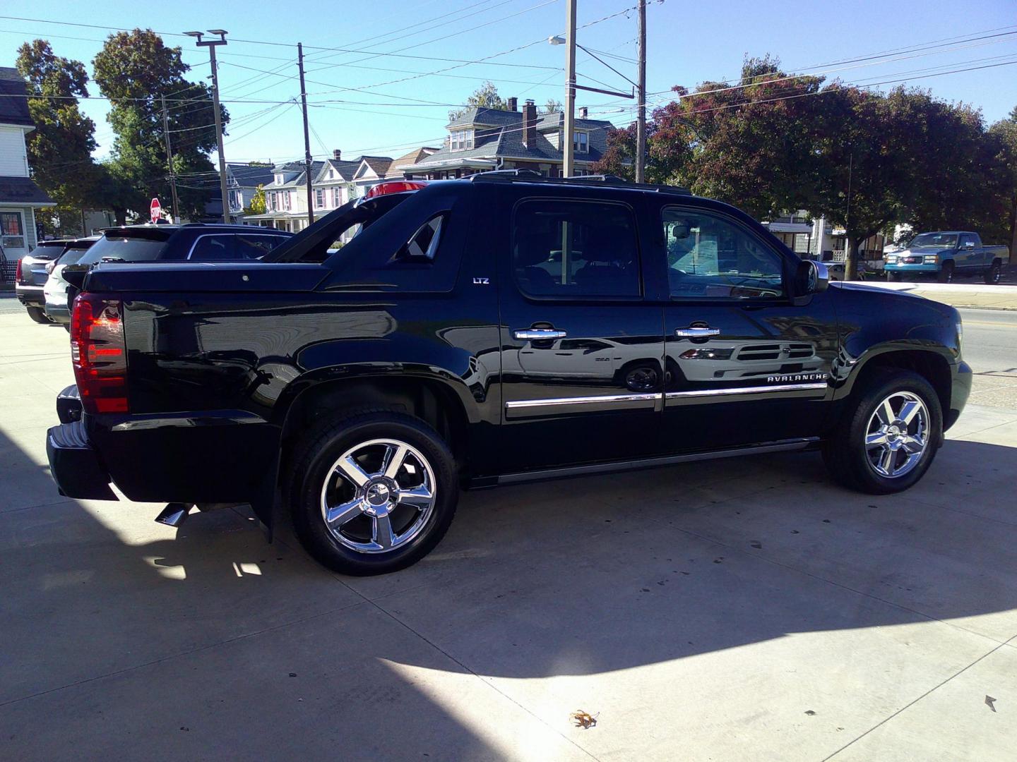 2012 Black /Black Chevrolet Avalanche LTZ 4WD (3GNTKGE71CG) with an 5.3L V8 OHV 16V FFV engine, 4-Speed Automatic transmission, located at 827 W 26th Street, Erie, PA, 16508, (814) 455-3401, 42.105431, -80.090942 - Photo#3