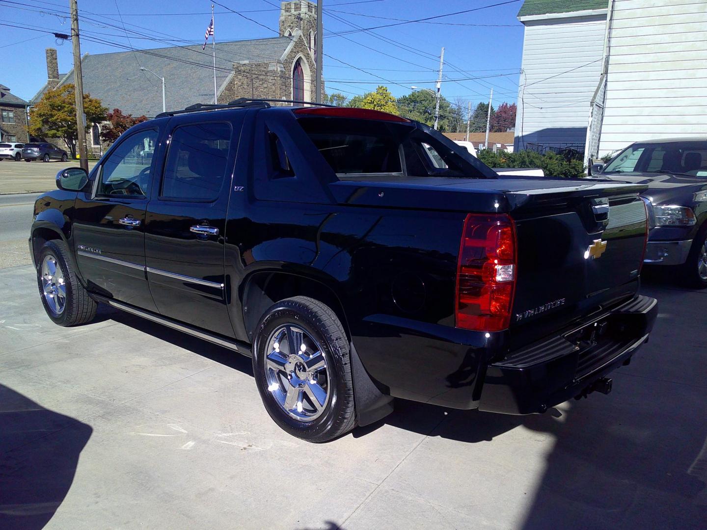 2012 Black /Black Chevrolet Avalanche LTZ 4WD (3GNTKGE71CG) with an 5.3L V8 OHV 16V FFV engine, 4-Speed Automatic transmission, located at 827 W 26th Street, Erie, PA, 16508, (814) 455-3401, 42.105431, -80.090942 - Photo#5