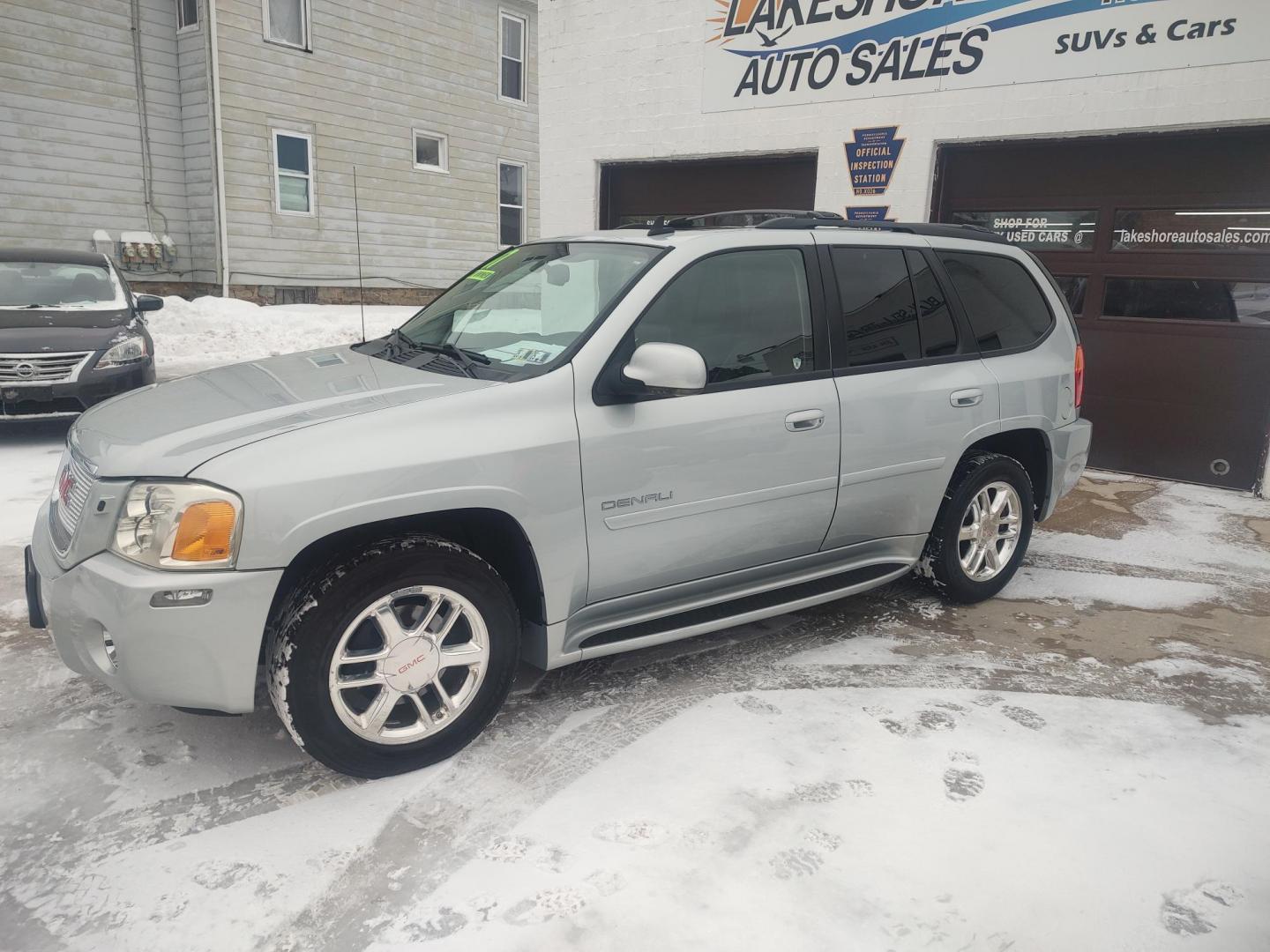 2007 Moon Dust /Jet Black GMC Envoy Denali 4WD (1GKET63M172) with an 5.3L V8 OHV 16V engine, 4-Speed Automatic Overdrive transmission, located at 827 W 26th Street, Erie, PA, 16508, (814) 455-3401, 42.105431, -80.090942 - Thanks for looking at our one owner like new rust-free SUV. This is the Denali model with the 5.3 V-8, four-wheel drive, leather seating, heated front seats, power sunroof, navigation, rear entertainment and lots more. This SUV is in like new condition with no rust and a like new nonsmoker interior. - Photo#6