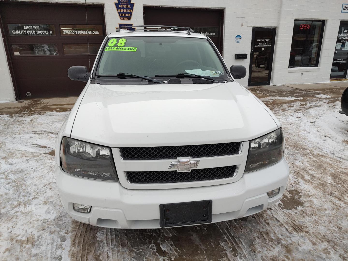 2008 Summit White /Graphite Chevrolet TrailBlazer LT 4WD (1GNDT13S882) with an 4.2L L6 DOHC 24V engine, 4-Speed Automatic Overdrive transmission, located at 827 W 26th Street, Erie, PA, 16508, (814) 455-3401, 42.105431, -80.090942 - Thanks for looking at our like new low mileage two owner new Subaru trade. This is the LT model with lots of options including a power sunroof, power drivers seat, four-wheel drive, trailer tow package and lots more. A full service was just completed in our service department with new PA state and e - Photo#2