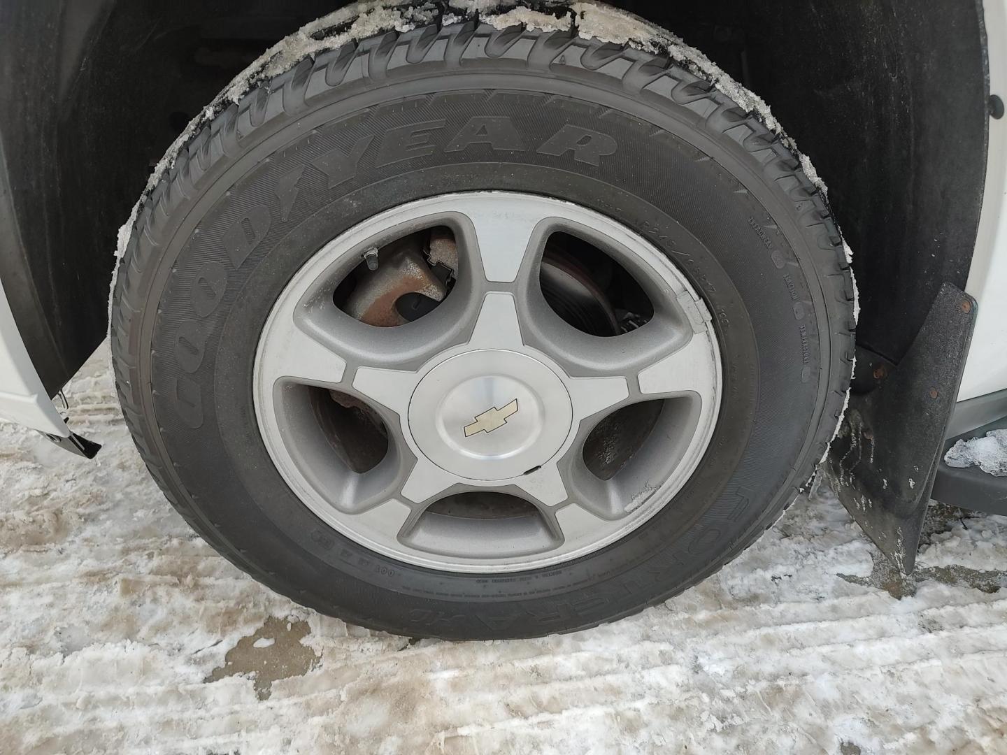 2008 Summit White /Graphite Chevrolet TrailBlazer LT 4WD (1GNDT13S882) with an 4.2L L6 DOHC 24V engine, 4-Speed Automatic Overdrive transmission, located at 827 W 26th Street, Erie, PA, 16508, (814) 455-3401, 42.105431, -80.090942 - Thanks for looking at our like new low mileage two owner new Subaru trade. This is the LT model with lots of options including a power sunroof, power drivers seat, four-wheel drive, trailer tow package and lots more. A full service was just completed in our service department with new PA state and e - Photo#37