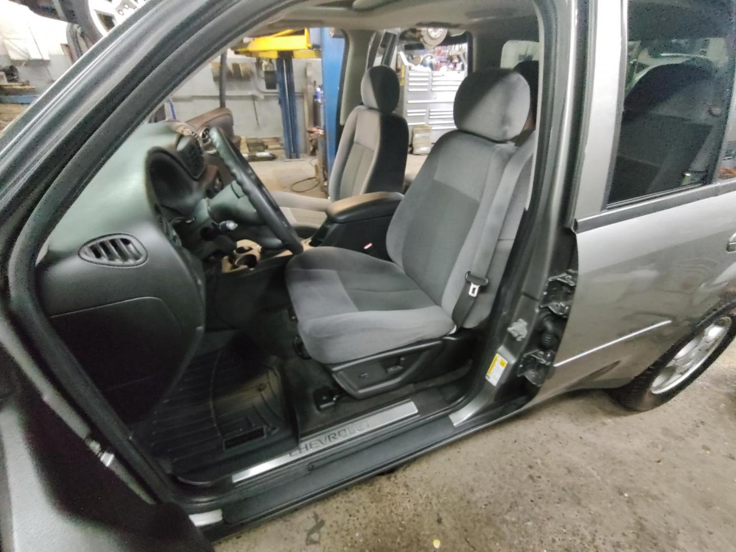 2009 Graystone Metallic /Graphite Chevrolet TrailBlazer LT 4WD (1GNDT33SX92) with an 4.2L L6 DOHC 24V engine, 4-Speed Automatic transmission, located at 827 W 26th Street, Erie, PA, 16508, (814) 455-3401, 42.105431, -80.090942 - Thanks for looking at our super low mileage accident-free new Chevy trade. This is the LT model with four-wheel drive, power sunroof and drivers seat, trailer tow package, both keys and remotes, the factory window sticker, the owner's manuals plus it comes with Weathertech floor mats and the factory - Photo#17