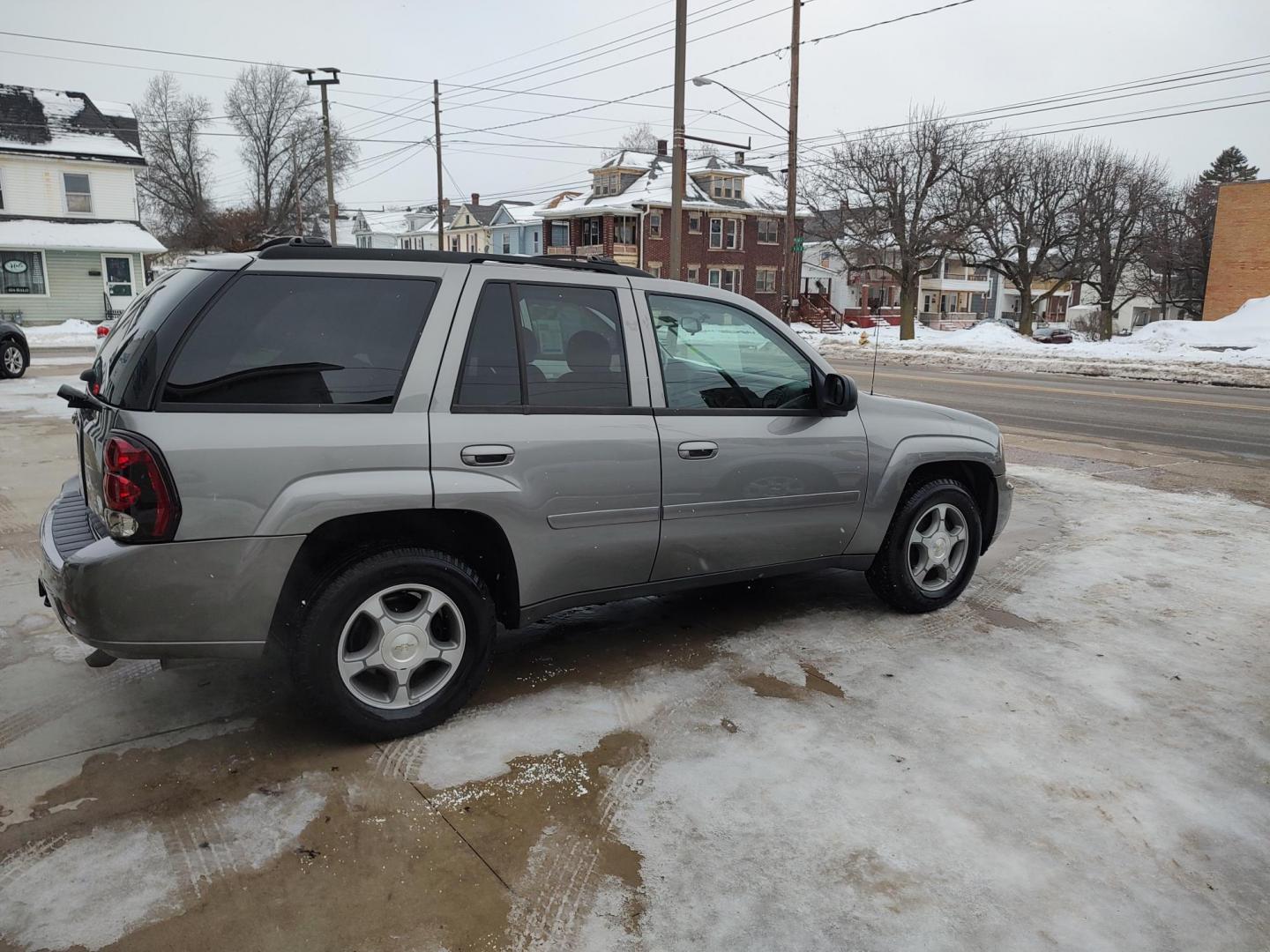 2009 Graystone Metallic /Graphite Chevrolet TrailBlazer LT 4WD (1GNDT33SX92) with an 4.2L L6 DOHC 24V engine, 4-Speed Automatic transmission, located at 827 W 26th Street, Erie, PA, 16508, (814) 455-3401, 42.105431, -80.090942 - Thanks for looking at our super low mileage accident-free new Chevy trade. This is the LT model with four-wheel drive, power sunroof and drivers seat, trailer tow package, both keys and remotes, the factory window sticker, the owner's manuals plus it comes with Weathertech floor mats and the factory - Photo#3