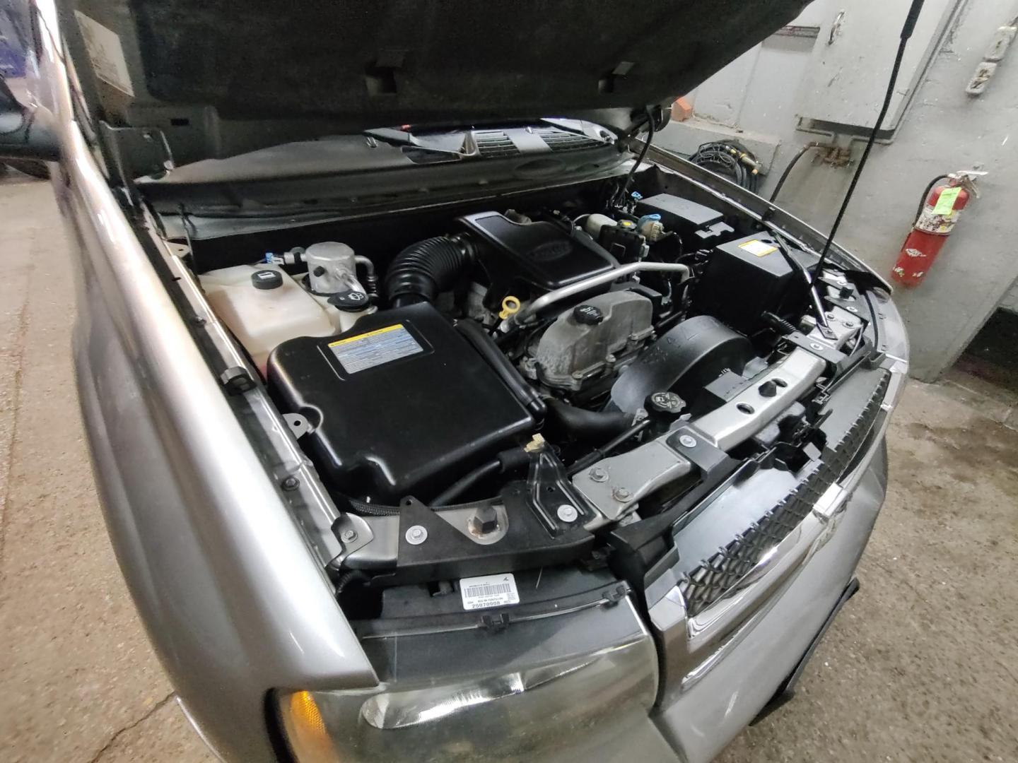 2009 Graystone Metallic /Graphite Chevrolet TrailBlazer LT 4WD (1GNDT33SX92) with an 4.2L L6 DOHC 24V engine, 4-Speed Automatic transmission, located at 827 W 26th Street, Erie, PA, 16508, (814) 455-3401, 42.105431, -80.090942 - Thanks for looking at our super low mileage accident-free new Chevy trade. This is the LT model with four-wheel drive, power sunroof and drivers seat, trailer tow package, both keys and remotes, the factory window sticker, the owner's manuals plus it comes with Weathertech floor mats and the factory - Photo#32