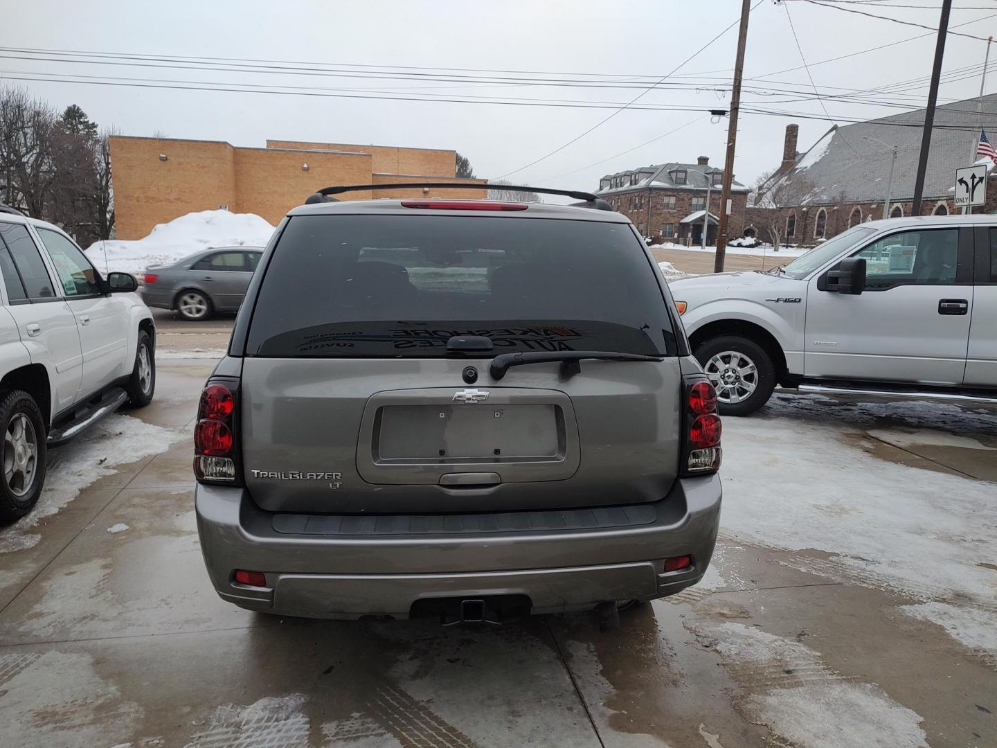 2009 Graystone Metallic /Graphite Chevrolet TrailBlazer LT 4WD (1GNDT33SX92) with an 4.2L L6 DOHC 24V engine, 4-Speed Automatic transmission, located at 827 W 26th Street, Erie, PA, 16508, (814) 455-3401, 42.105431, -80.090942 - Thanks for looking at our super low mileage accident-free new Chevy trade. This is the LT model with four-wheel drive, power sunroof and drivers seat, trailer tow package, both keys and remotes, the factory window sticker, the owner's manuals plus it comes with Weathertech floor mats and the factory - Photo#5