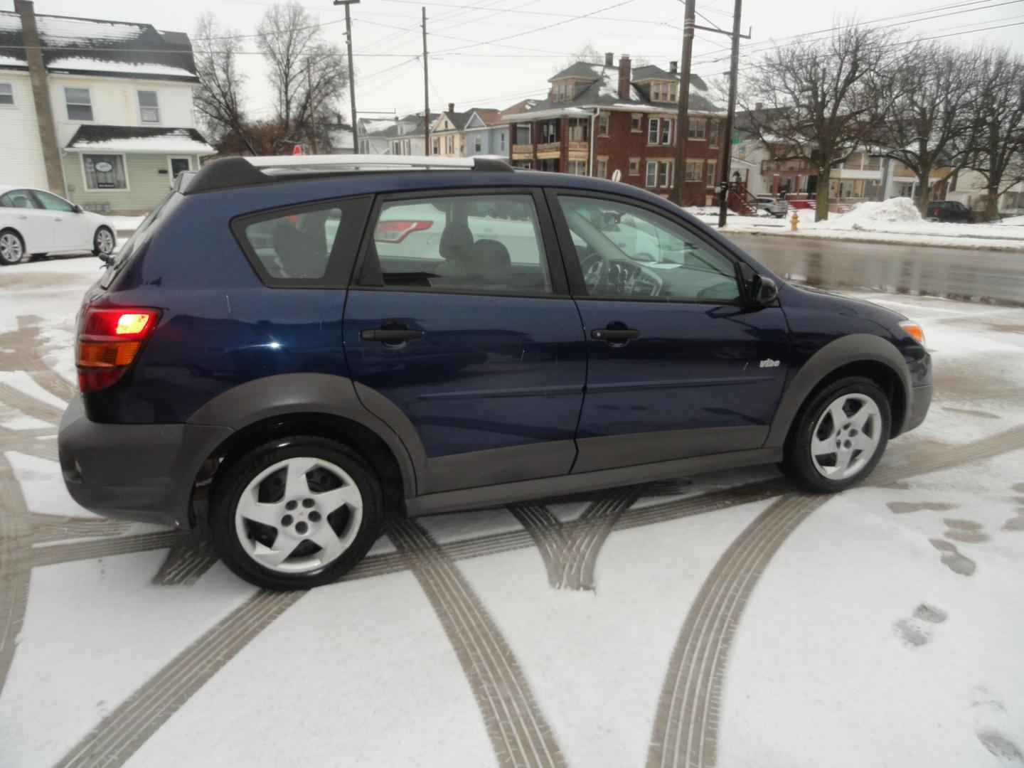 2006 Dark Blu Metallic /Graphite Pontiac Vibe Base (5Y2SL65886Z) with an 1.8L L4 DOHC 16V engine, 4-Speed Automatic transmission, located at 827 W 26th Street, Erie, PA, 16508, (814) 455-3401, 42.105431, -80.090942 - Photo#3