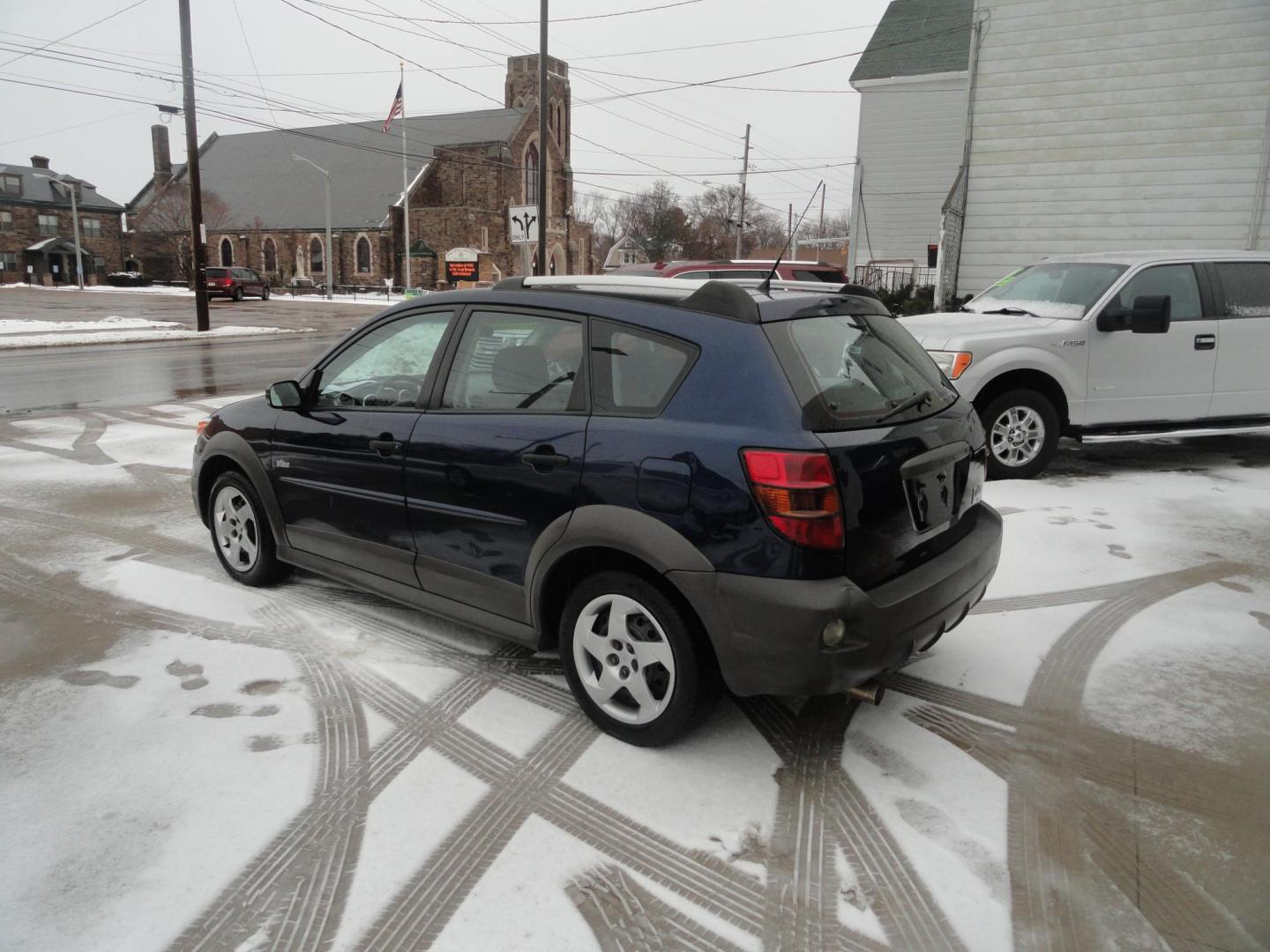 2006 Dark Blu Metallic /Graphite Pontiac Vibe Base (5Y2SL65886Z) with an 1.8L L4 DOHC 16V engine, 4-Speed Automatic transmission, located at 827 W 26th Street, Erie, PA, 16508, (814) 455-3401, 42.105431, -80.090942 - Photo#5